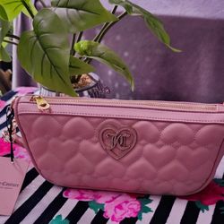 Juicy Couture Flawless Flawless shouldersThis is a Juicy Couture Flawless Flap Bag shoulder bag in the Pink Diamond color with a heart-quilted faux le