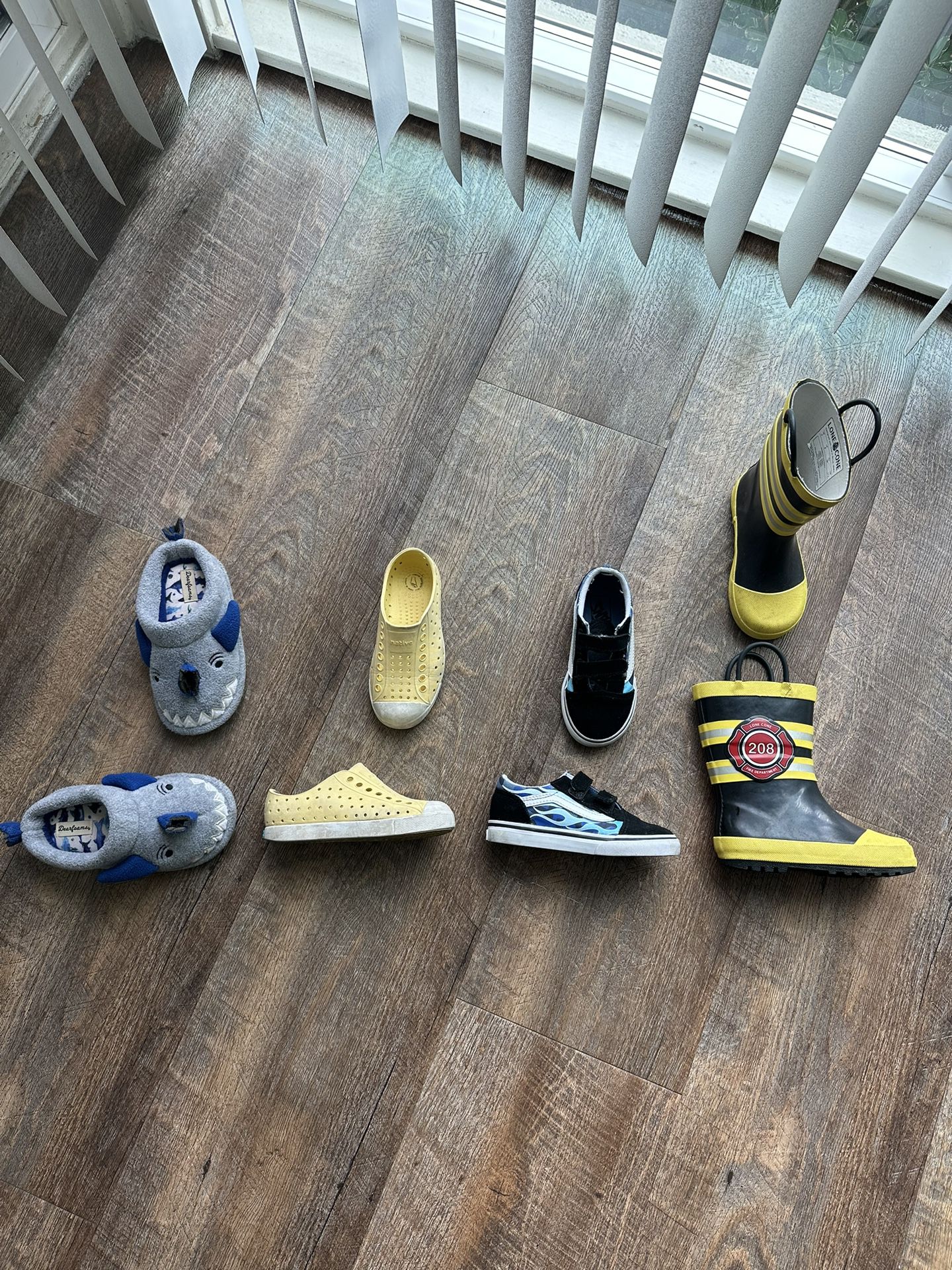 Toddler boy shoes size 9-9.5!