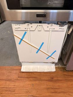 Miele Built In Undercounter Refrigerator 24”Inch  Panel Ready  New  $1199