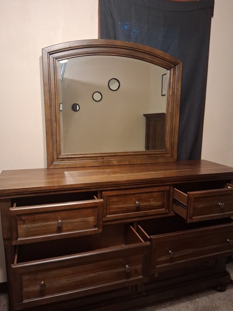 Dresser