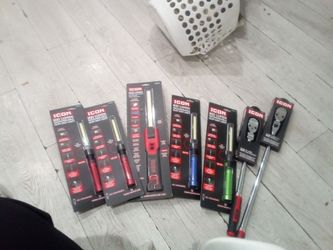 Icon rechargeable flashlight