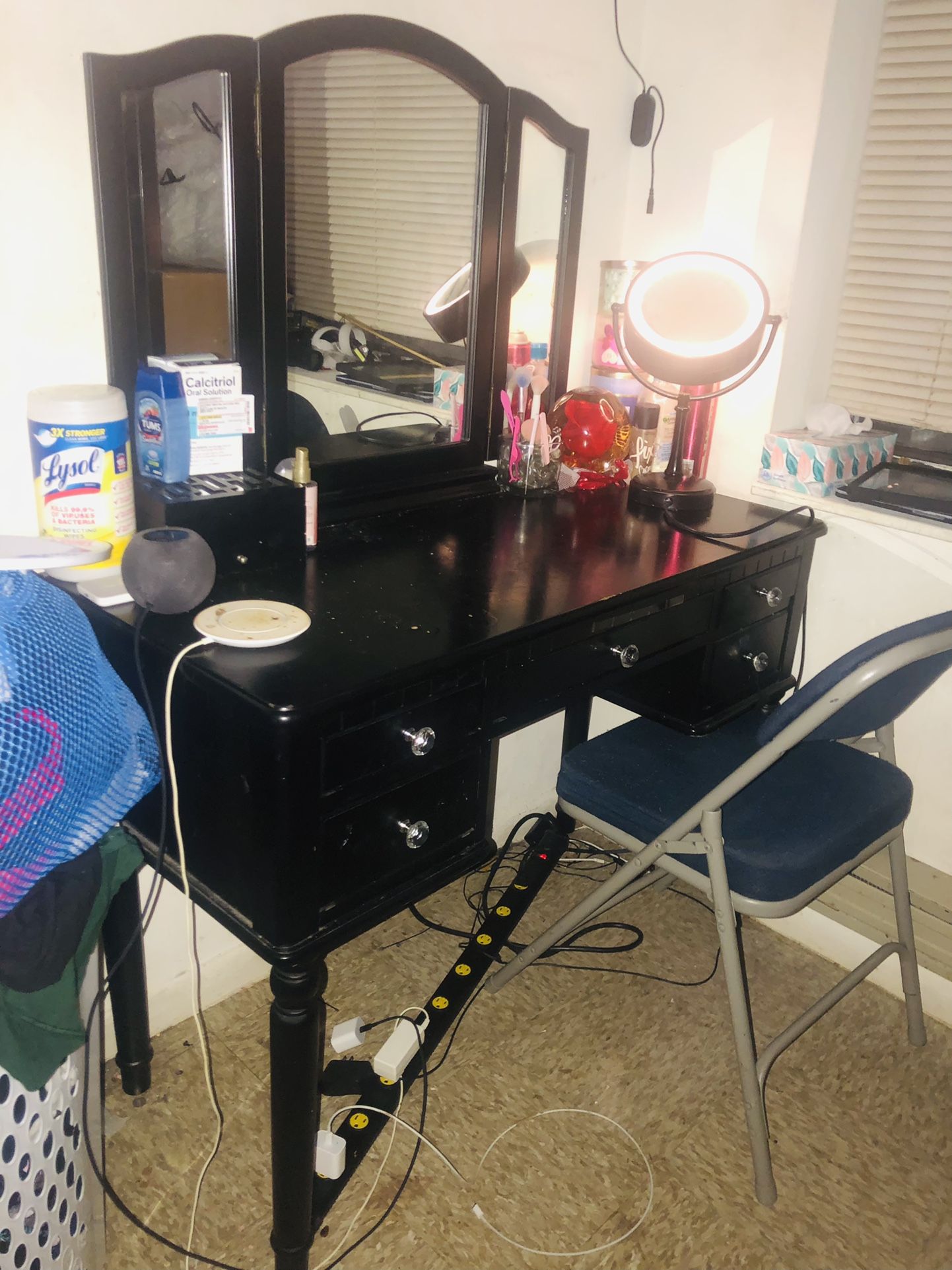Makeup Vanity Table 
