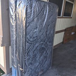 Twin  Sise  Euro Pillow  Top  And  Box  Spring 