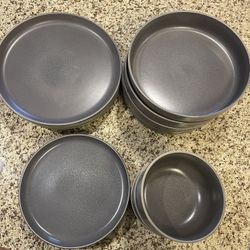 14 Piece Dinnerware set