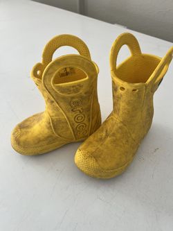 Girl crocs size 8 rain boot 
