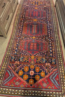 Beautiful Persian Style Rug