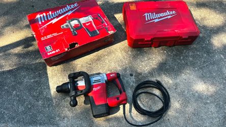 MILWAUKEE SDS-MAX DEMOLITION HAMMER