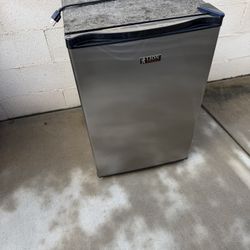 Lyon Mini Fridge