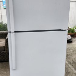 GE Refrigerator 