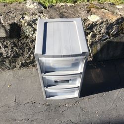 Very Good Condition Plastic Dresser 