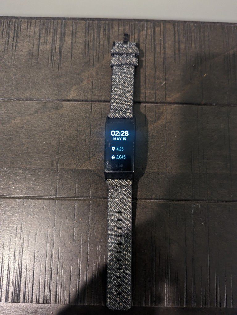 Fitbit Charge 4 with Extra Bands