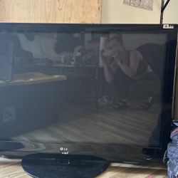 50” LG TV