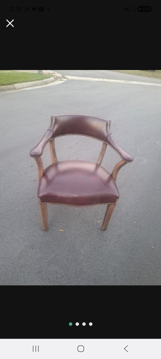 ANTIQUE OXBLOOD/MAHOGANY GUEST CHAIR