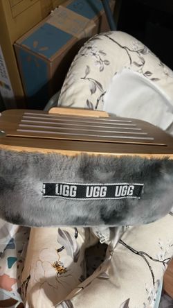 Ugg Laptop Bed Holder with a pocket on the side