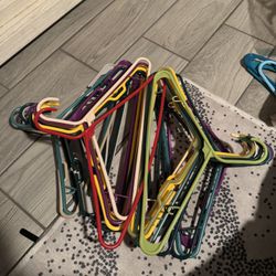 Plastic Clothes Hangers 