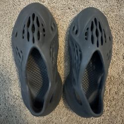 Yeezy Foam RNR - Onyx - Size 5