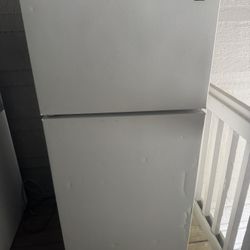 Refrigerator (Hotpoint)