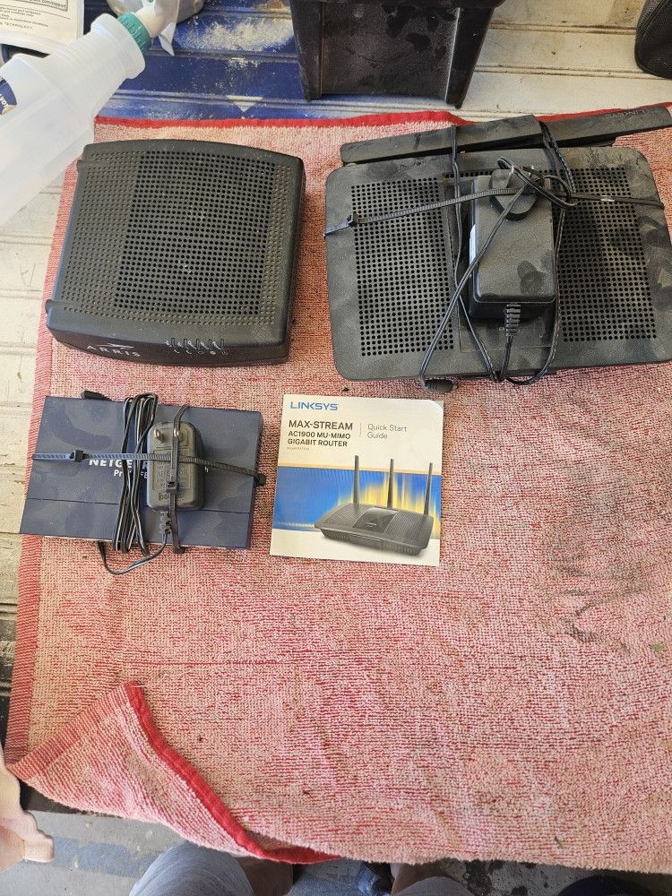 Linksys Max-stream Router And Accessories