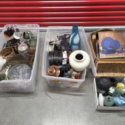 $55, Huge Lot of 100pcs  Kitchen and Decorative items, 