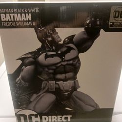 BATMAN STATUE 