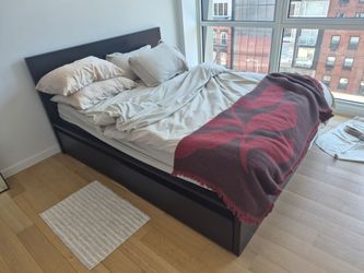 Queen bed