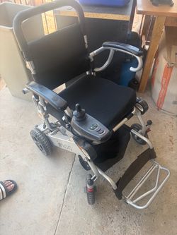 Battery wheel chair