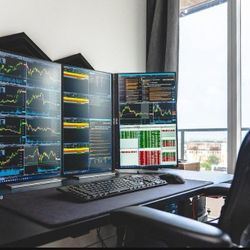 Monitors  - 100 Available - 20" Dell's on Rotating Stands For Horizontal and Vertical Viewing Positions 