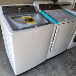New Samsung Large Capacity Top Load Washer And Gas Dryer Set  No Dents 