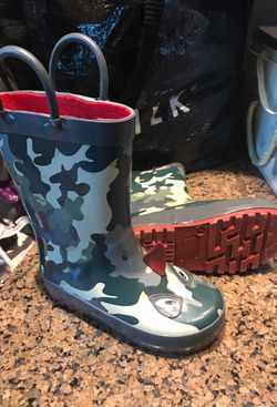 Sz 7 toddler rain boots