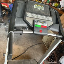 Gold Gym Trainer 430 Treadmill (was taking out of box assembly never used)💕