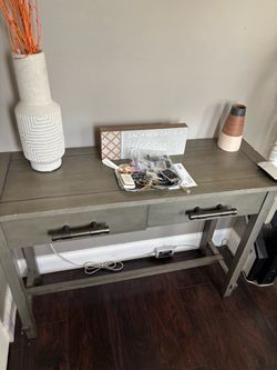 Free gray side table