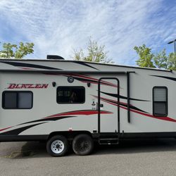 Rv Blazed 2019 22 Ft Pacific Couchworks 