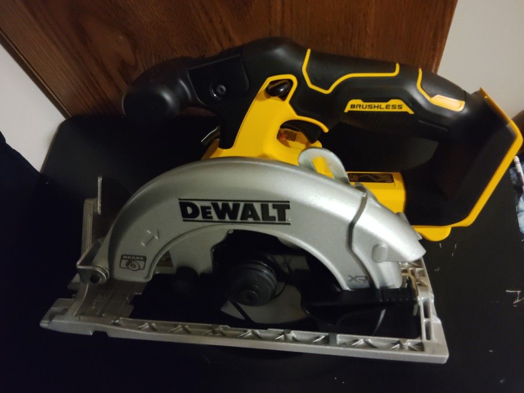 Brand New DEWALT DCS565 6-1/2 in Brushless Cordless Circular Saw Tool Only