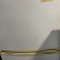 Magic Chef Refrigerator – Works Great, Perfect Garage/Extra Fridge