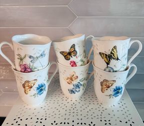 Set of 6 Lenox Butterfly Meadow 12 Oz mugs  Really nice cond