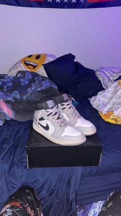 Jordan 1 Mid Light Grey Smoke Anthracite 