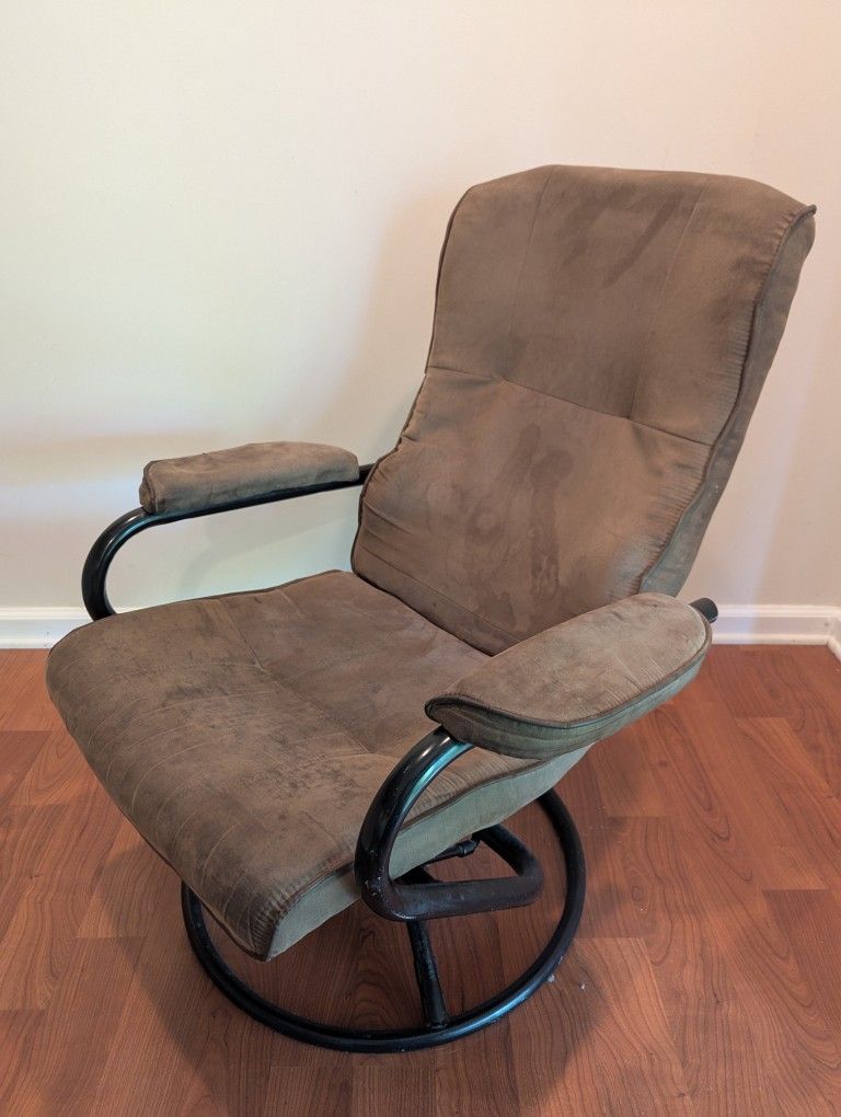 Comfortable recliner chair with 360 degree spinning 