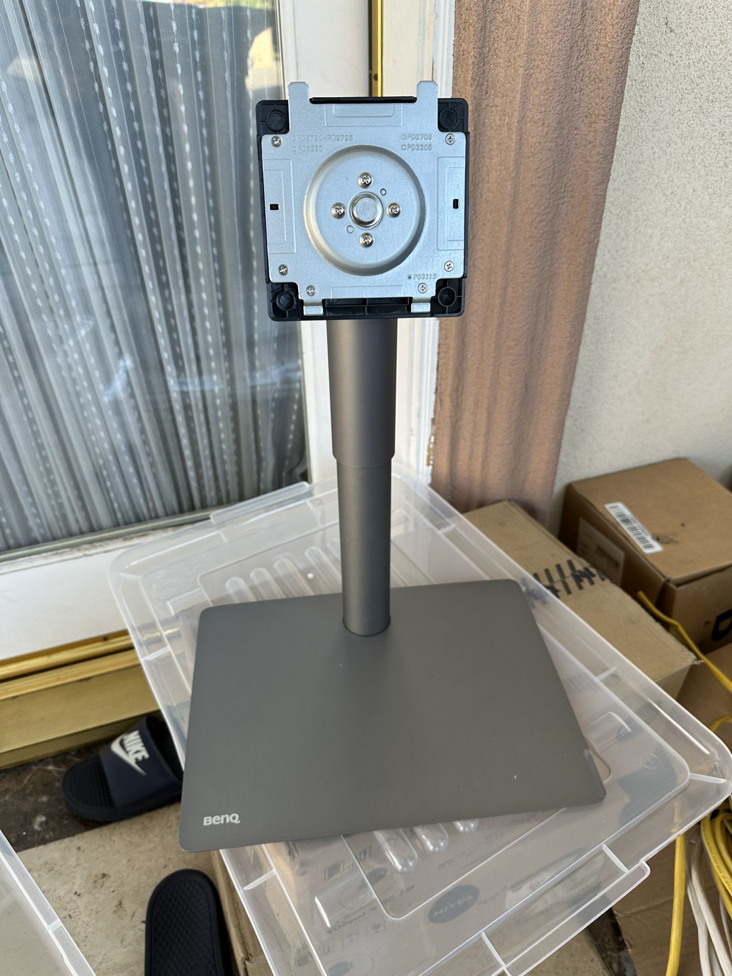 BenQ - Aqcolor PD3225U 31.5” Stand