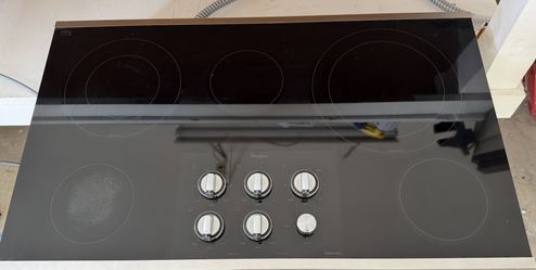36in Whirlpool Electric Cooktop