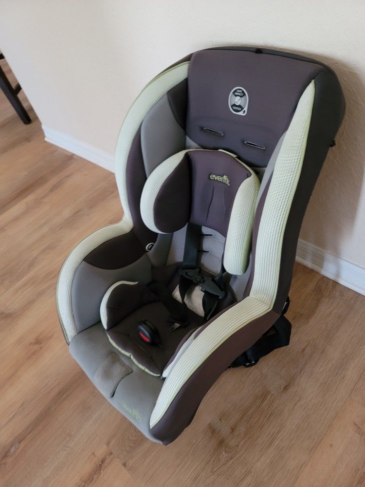 evenflo  Baby car seat $10