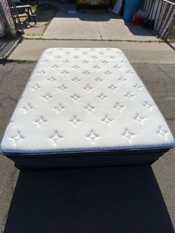 FREE DELIVERY: Full Size Eurotop Bed