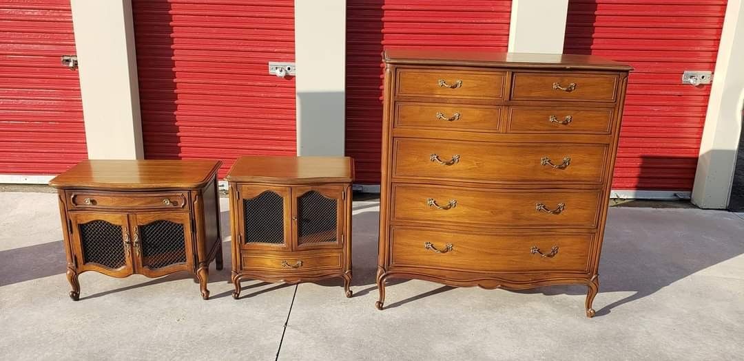 Vintage Italian Provincial Drexel 6 Drawer Dresser with 2 Night Stand Cabinets