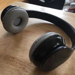 black/grey bluetooth headphones