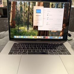 Macbook Pro 15 inch i7 16gb new battery 