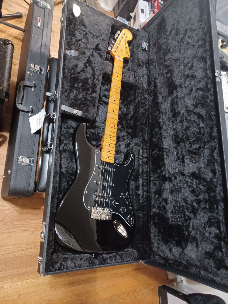 2023 Fender Squier Classic Vibe 70's Stratocaster HSS Black