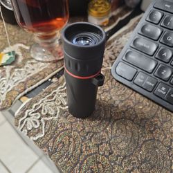 POCKET BINOCULAR WITH A CASE