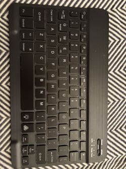 Bluetooth iPad Keyboard