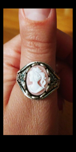 Very pretty Cameo size 10 ring