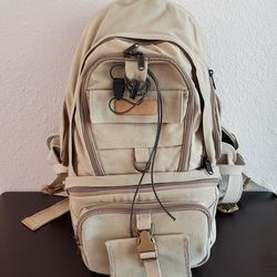 Wolverine BP202 Camera and Laptop Backpack