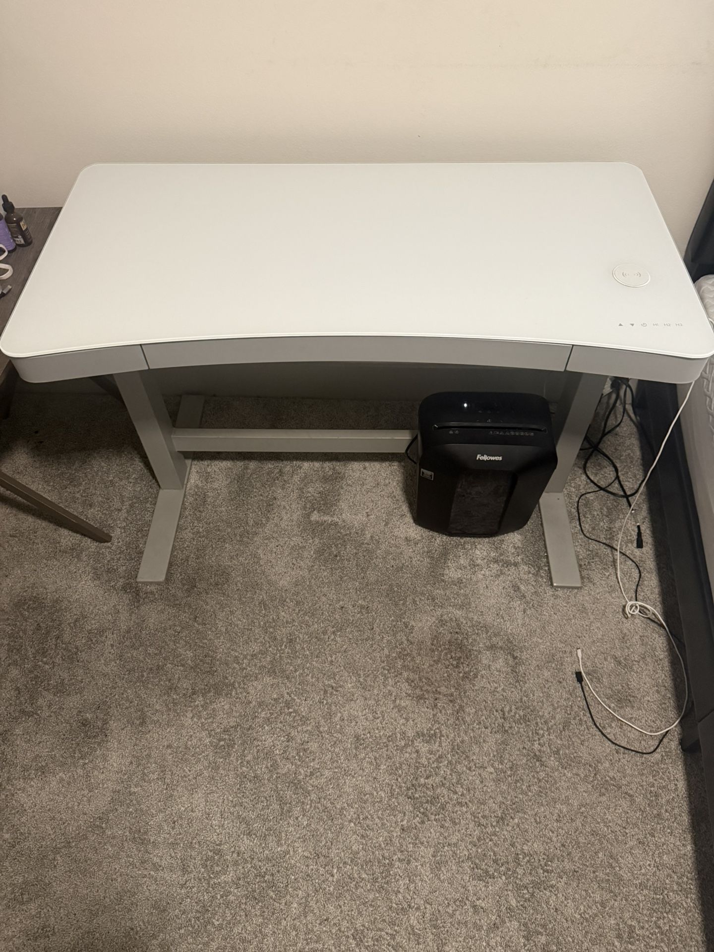 Glass height adjustment desk 47x24